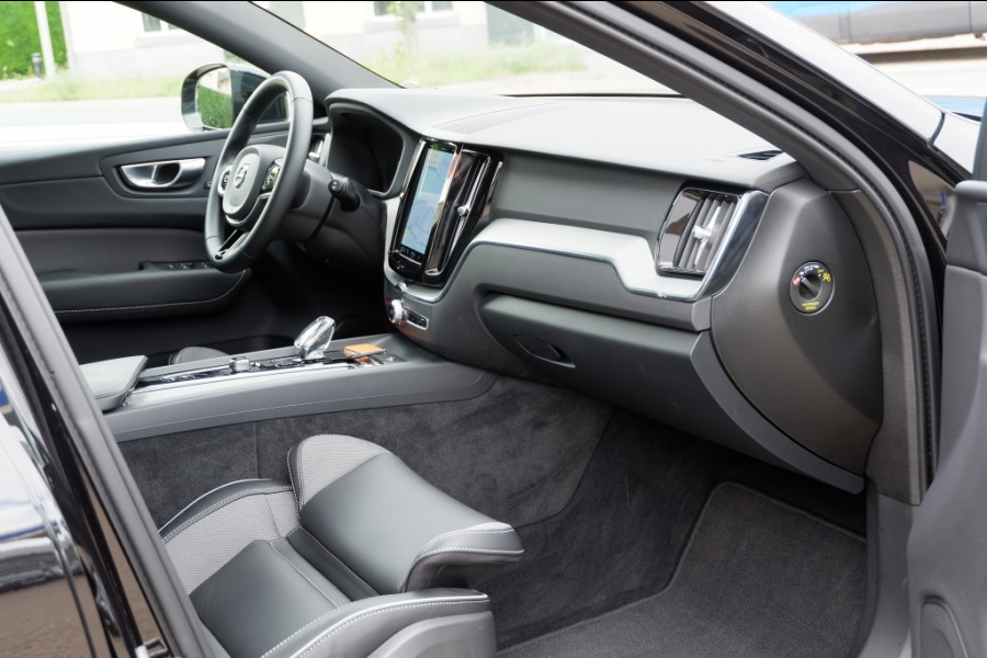 Volvo XC60 2.0 T8 AWD+ Black Ed. PHEV / INCL. 12mnd BOVAG / 360 camera