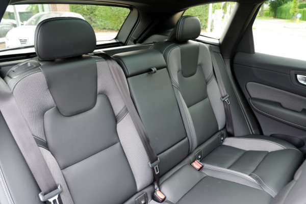 Volvo XC60 2.0 T8 AWD+ Black Ed. PHEV / INCL. 12mnd BOVAG / 360 camera