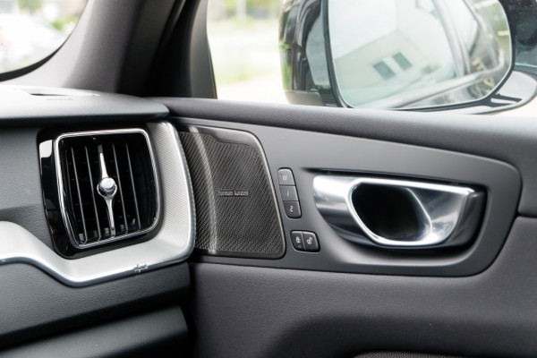 Volvo XC60 2.0 T8 AWD+ Black Ed. PHEV / INCL. 12mnd BOVAG / 360 camera