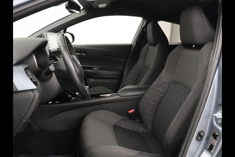 Toyota C-HR 1.8 Hybrid Executive | Trekhaak | Stuurverwarming | Adaptive cruise | Camera | Carplay | Park Assist | Stoelverwarming | Keyless | Bluetooth | Full LED | Side Assist