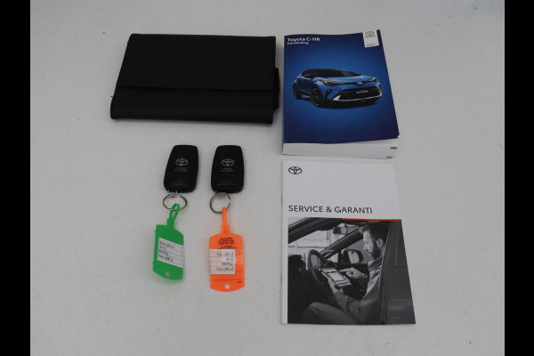 Toyota C-HR 1.8 Hybrid Executive | Trekhaak | Stuurverwarming | Adaptive cruise | Camera | Carplay | Park Assist | Stoelverwarming | Keyless | Bluetooth | Full LED | Side Assist