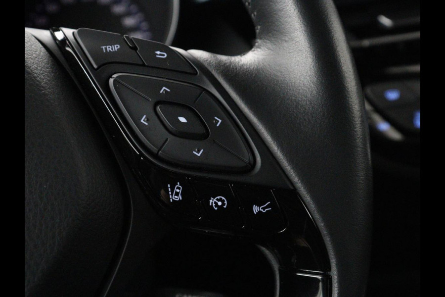 Toyota C-HR 1.8 Hybrid Executive | Trekhaak | Stuurverwarming | Adaptive cruise | Camera | Carplay | Park Assist | Stoelverwarming | Keyless | Bluetooth | Full LED | Side Assist