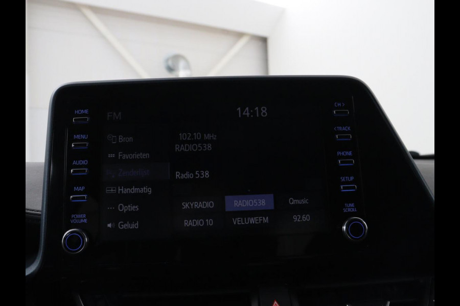Toyota C-HR 1.8 Hybrid Executive | Trekhaak | Stuurverwarming | Adaptive cruise | Camera | Carplay | Park Assist | Stoelverwarming | Keyless | Bluetooth | Full LED | Side Assist