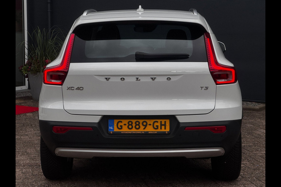 Volvo XC40 1.5 T3 Momentum Pro | NL-Auto | Elek. Achterklep | PDC voor + Achter | Navigatie