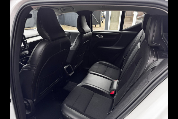 Volvo XC40 1.5 T3 Momentum Pro | NL-Auto | Elek. Achterklep | PDC voor + Achter | Navigatie