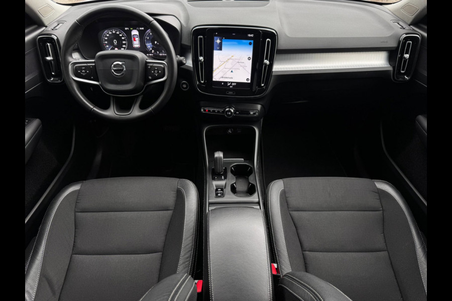 Volvo XC40 1.5 T3 Momentum Pro | NL-Auto | Elek. Achterklep | PDC voor + Achter | Navigatie