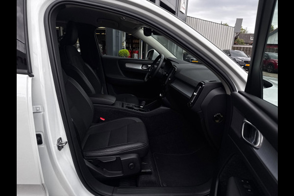 Volvo XC40 1.5 T3 Momentum Pro | NL-Auto | Elek. Achterklep | PDC voor + Achter | Navigatie