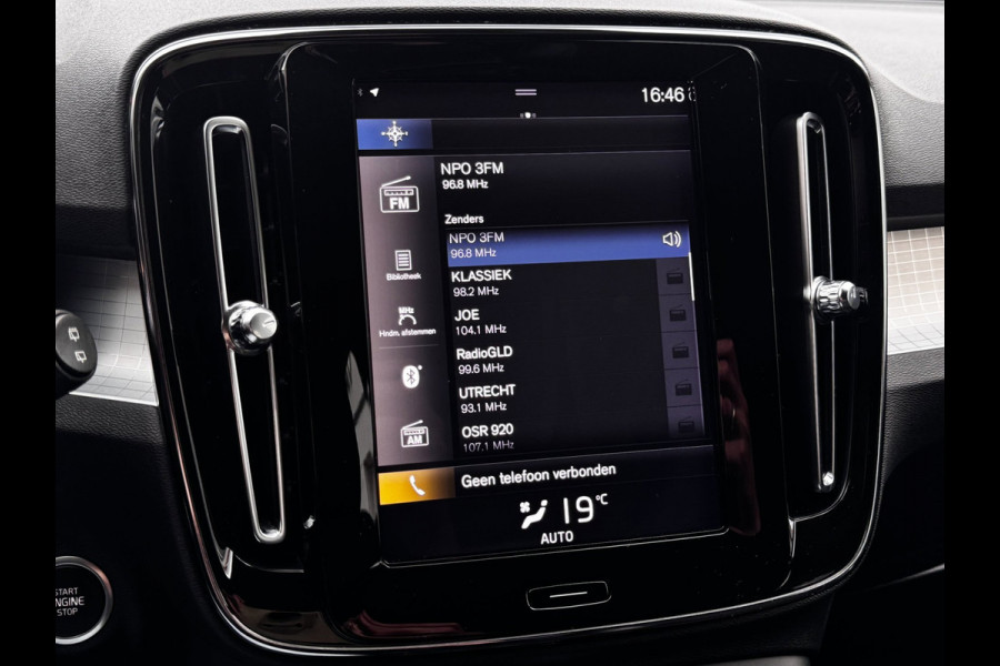 Volvo XC40 1.5 T3 Momentum Pro | NL-Auto | Elek. Achterklep | PDC voor + Achter | Navigatie