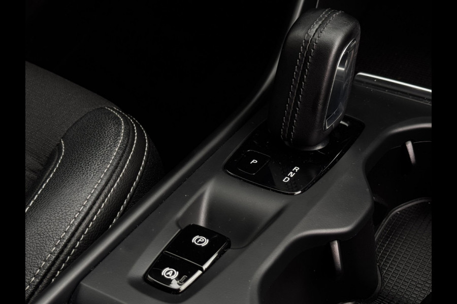 Volvo XC40 1.5 T3 Momentum Pro | NL-Auto | Elek. Achterklep | PDC voor + Achter | Navigatie