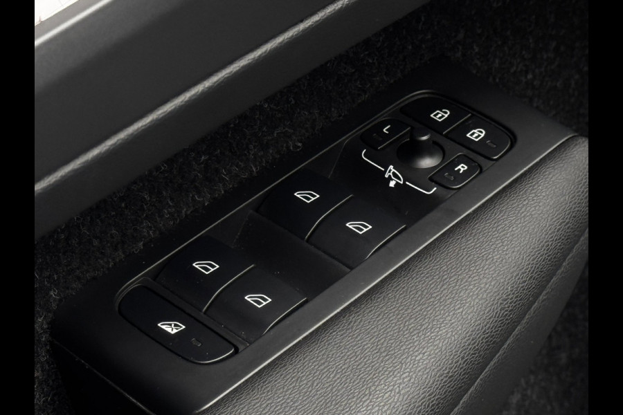 Volvo XC40 1.5 T3 Momentum Pro | NL-Auto | Elek. Achterklep | PDC voor + Achter | Navigatie