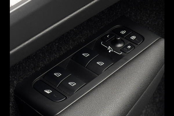 Volvo XC40 1.5 T3 Momentum Pro | NL-Auto | Elek. Achterklep | PDC voor + Achter | Navigatie