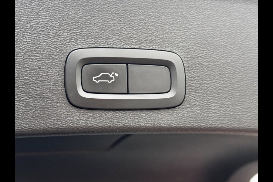 Volvo XC40 1.5 T3 Momentum Pro | NL-Auto | Elek. Achterklep | PDC voor + Achter | Navigatie