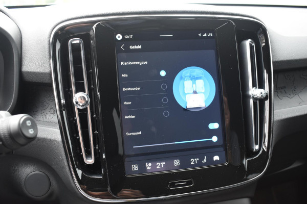 Volvo EX40 252PK Single Motor Extended Range Core Business Business Edition / Navigatie / Camera / Adaptive Cruise control / Stuur & Stoelverwarming / Harman Kardon / Getinte Ramen / 19" LM Velgen