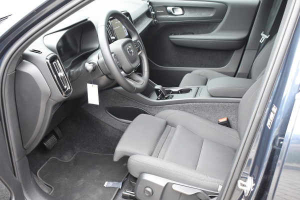 Volvo EX40 252PK Single Extended Range Core Business / Driver Assist / Adaptieve cruise control / BLIS / Stoel - en stuurwielverwarming / Pakeersensoren met camera / Apple carplay /