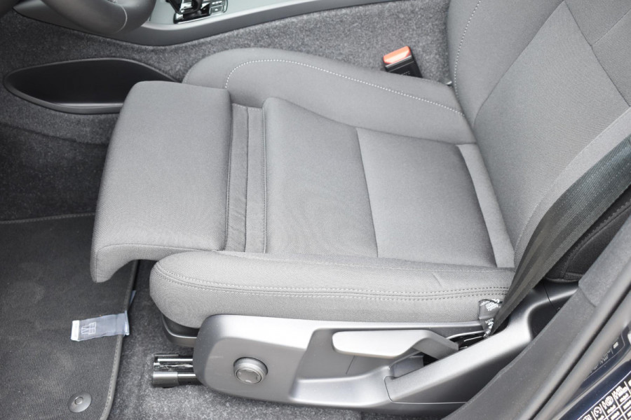 Volvo EX40 252PK Single Extended Range Core Business / Driver Assist / Adaptieve cruise control / BLIS / Stoel - en stuurwielverwarming / Pakeersensoren met camera / Apple carplay /