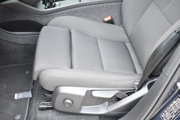 Volvo EX40 252PK Single Extended Range Core Business / Driver Assist / Adaptieve cruise control / BLIS / Stoel - en stuurwielverwarming / Pakeersensoren met camera / Apple carplay /