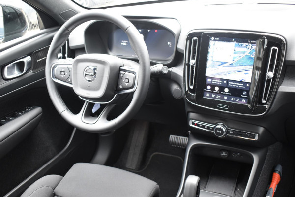 Volvo EX40 252PK Single Extended Range Core Business / Driver Assist / Adaptieve cruise control / BLIS / Stoel - en stuurwielverwarming / Pakeersensoren met camera / Apple carplay /