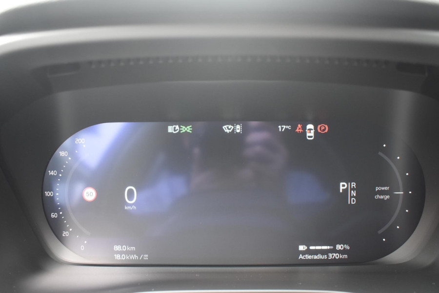 Volvo EX40 252PK Single Extended Range Core Business / Driver Assist / Adaptieve cruise control / BLIS / Stoel - en stuurwielverwarming / Pakeersensoren met camera / Apple carplay /