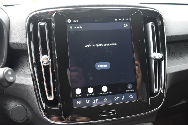Volvo EX40 252PK Single Extended Range Core Business / Driver Assist / Adaptieve cruise control / BLIS / Stoel - en stuurwielverwarming / Pakeersensoren met camera / Apple carplay /