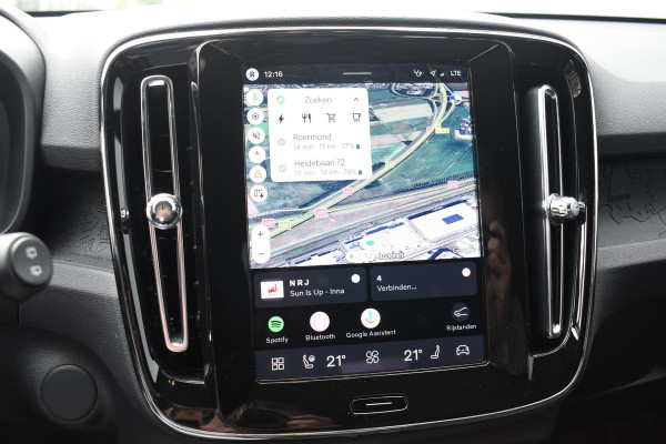 Volvo EX40 252PK Single Extended Range Core Business / Driver Assist / Adaptieve cruise control / BLIS / Stoel - en stuurwielverwarming / Pakeersensoren met camera / Apple carplay /