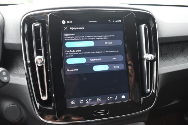 Volvo EX40 252PK Single Extended Range Core Business / Driver Assist / Adaptieve cruise control / BLIS / Stoel - en stuurwielverwarming / Pakeersensoren met camera / Apple carplay /