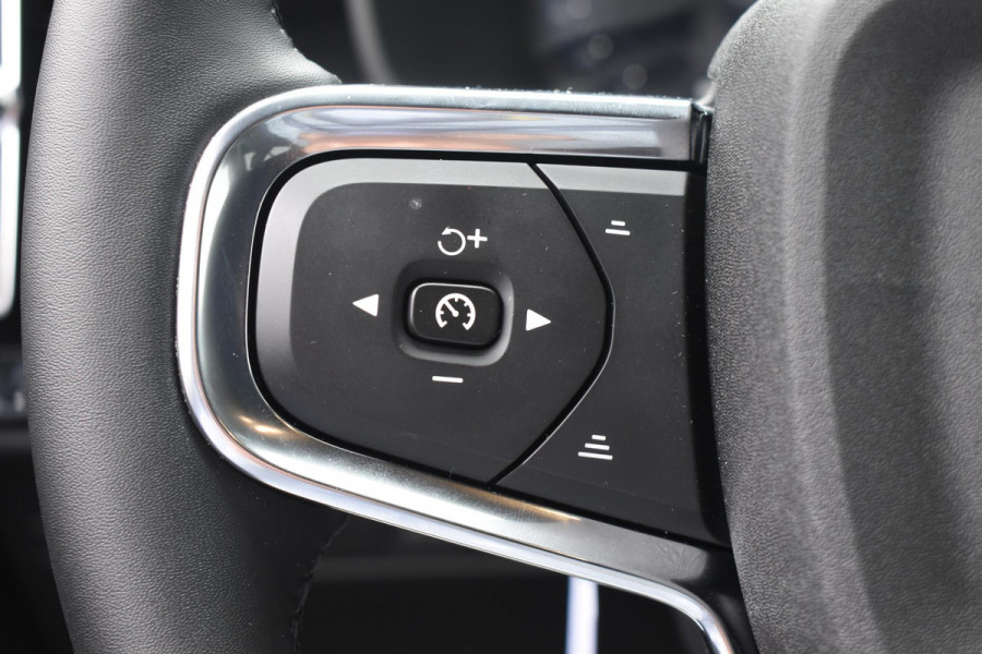 Volvo EX40 252PK Single Extended Range Core Business / Driver Assist / Adaptieve cruise control / BLIS / Stoel - en stuurwielverwarming / Pakeersensoren met camera / Apple carplay /