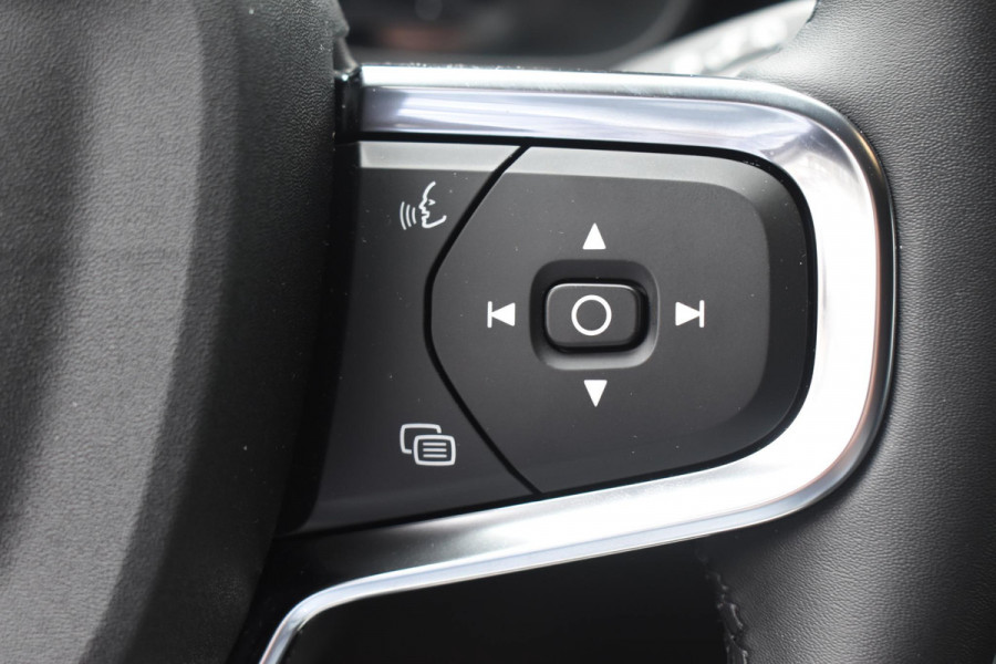 Volvo EX40 252PK Single Extended Range Core Business / Driver Assist / Adaptieve cruise control / BLIS / Stoel - en stuurwielverwarming / Pakeersensoren met camera / Apple carplay /