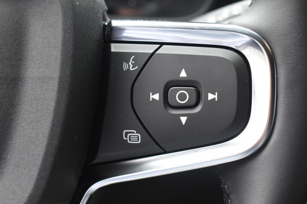 Volvo EX40 252PK Single Extended Range Core Business / Driver Assist / Adaptieve cruise control / BLIS / Stoel - en stuurwielverwarming / Pakeersensoren met camera / Apple carplay /
