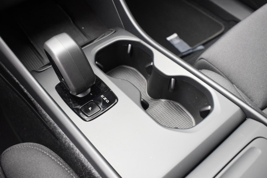 Volvo EX40 252PK Single Extended Range Core Business / Driver Assist / Adaptieve cruise control / BLIS / Stoel - en stuurwielverwarming / Pakeersensoren met camera / Apple carplay /