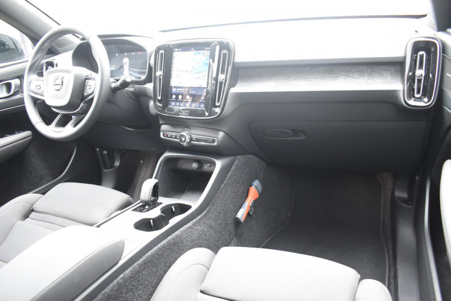 Volvo EX40 252PK Single Extended Range Core Business / Driver Assist / Adaptieve cruise control / BLIS / Stoel - en stuurwielverwarming / Pakeersensoren met camera / Apple carplay /