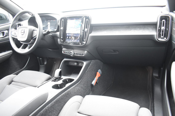 Volvo EX40 252PK Single Extended Range Core Business / Driver Assist / Adaptieve cruise control / BLIS / Stoel - en stuurwielverwarming / Pakeersensoren met camera / Apple carplay /