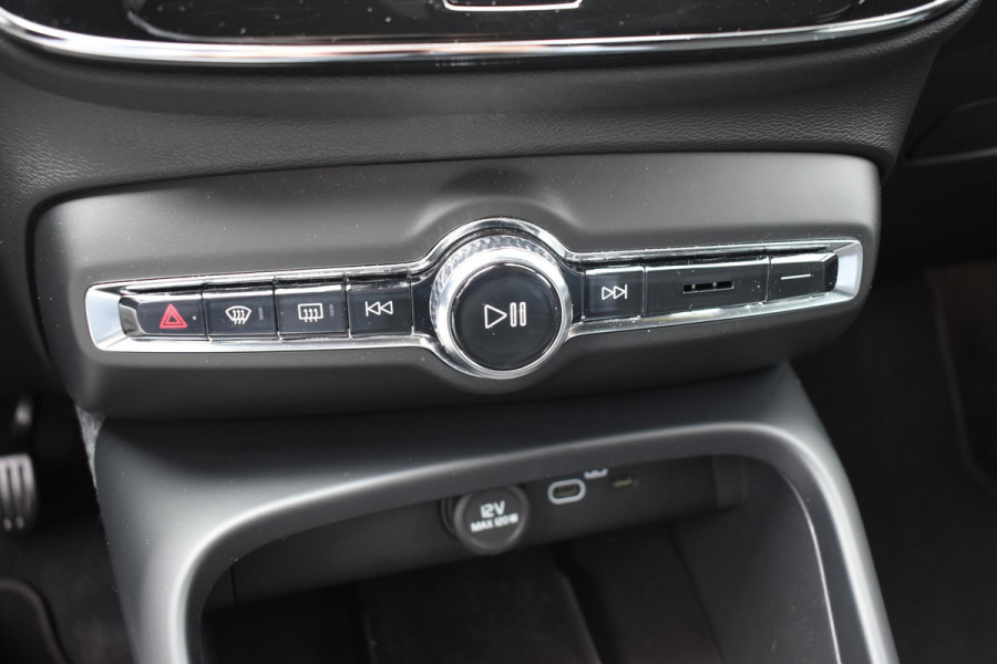 Volvo EX40 252PK Single Extended Range Core Business / Driver Assist / Adaptieve cruise control / BLIS / Stoel - en stuurwielverwarming / Pakeersensoren met camera / Apple carplay /