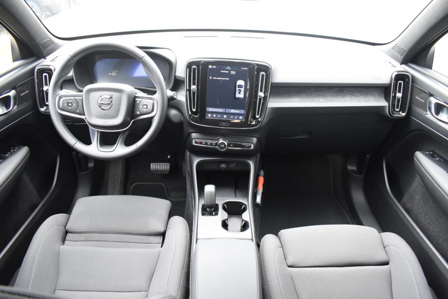 Volvo EX40 252PK Single Extended Range Core Business / Driver Assist / Adaptieve cruise control / BLIS / Stoel - en stuurwielverwarming / Pakeersensoren met camera / Apple carplay /