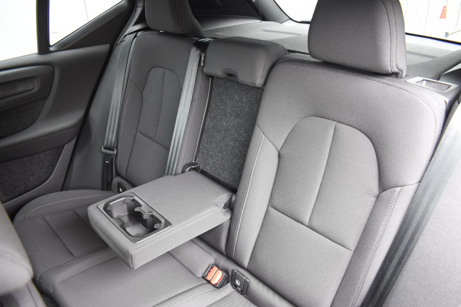 Volvo EX40 252PK Single Extended Range Core Business / Driver Assist / Adaptieve cruise control / BLIS / Stoel - en stuurwielverwarming / Pakeersensoren met camera / Apple carplay /