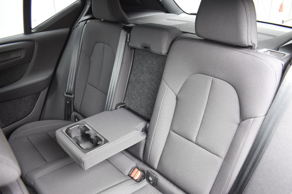 Volvo EX40 252PK Single Extended Range Core Business / Driver Assist / Adaptieve cruise control / BLIS / Stoel - en stuurwielverwarming / Pakeersensoren met camera / Apple carplay /