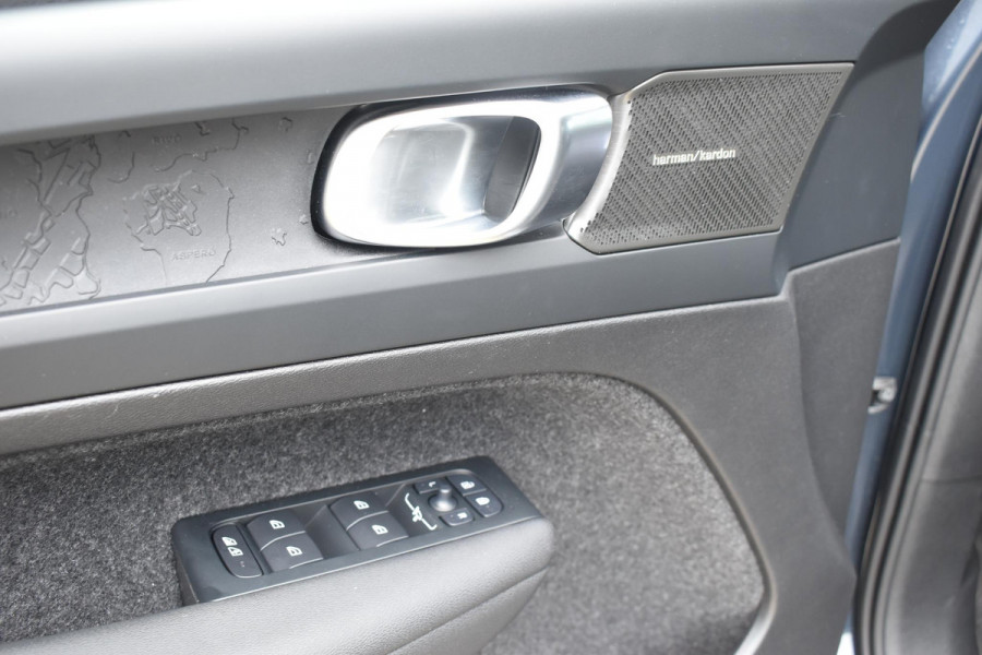 Volvo EX40 252PK Single Extended Range Core Business / Driver Assist / Adaptieve cruise control / BLIS / Stoel - en stuurwielverwarming / Pakeersensoren met camera / Apple carplay /