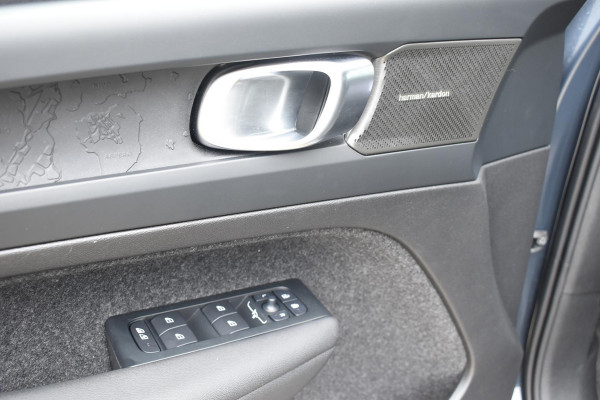 Volvo EX40 252PK Single Extended Range Core Business / Driver Assist / Adaptieve cruise control / BLIS / Stoel - en stuurwielverwarming / Pakeersensoren met camera / Apple carplay /