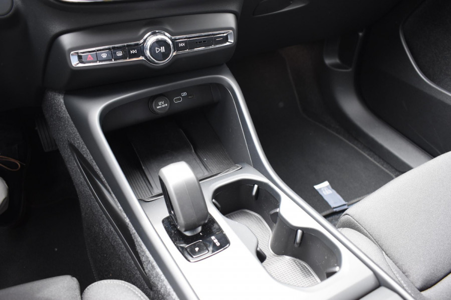 Volvo EX40 252PK Single Extended Range Core Business / Driver Assist / Adaptieve cruise control / BLIS / Stoel - en stuurwielverwarming / Pakeersensoren met camera / Apple carplay /