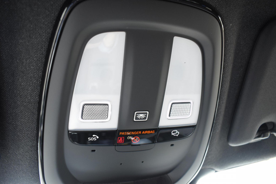 Volvo EX40 252PK Single Extended Range Core Business / Driver Assist / Adaptieve cruise control / BLIS / Stoel - en stuurwielverwarming / Pakeersensoren met camera / Apple carplay /