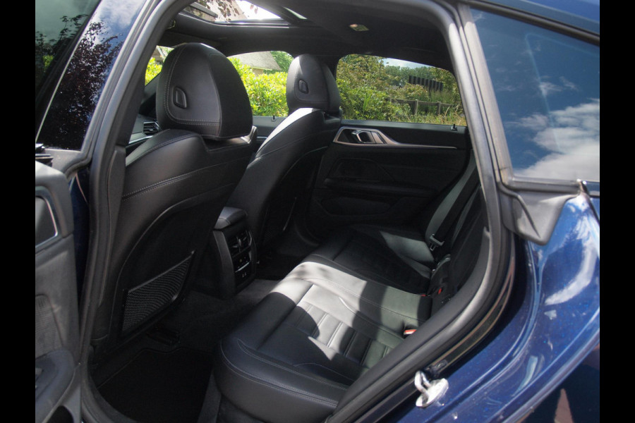 BMW 4 Serie Gran Coupé 420i Business Edition Plus | M-Pakket | Panoramadak | Camera | Sfeerverlichting | Leer |
