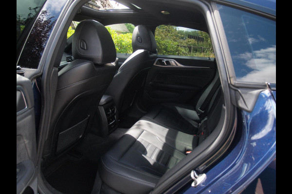 BMW 4 Serie Gran Coupé 420i Business Edition Plus | M-Pakket | Panoramadak | Camera | Sfeerverlichting | Leer |