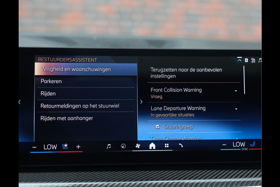 BMW X6 40i xDrive | Pano - Trekhaak - HUD
