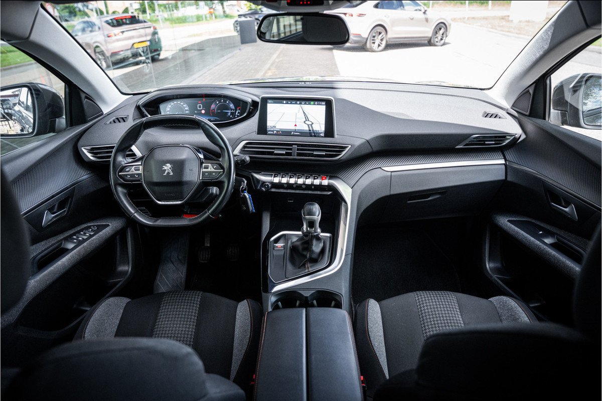 Peugeot 5008 1.2 PureTech Blue Lease Executive ** 7-persoons ** Navigatie ** NAP!!