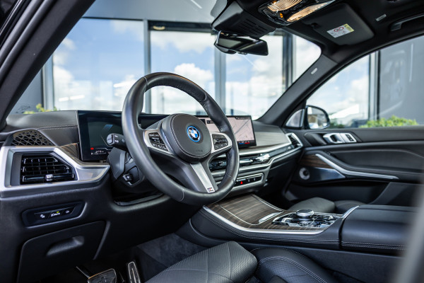 BMW X5 xDrive50e - M Sport Pro | Skylounge | B&W | Kuipstoelen | Luchtvering