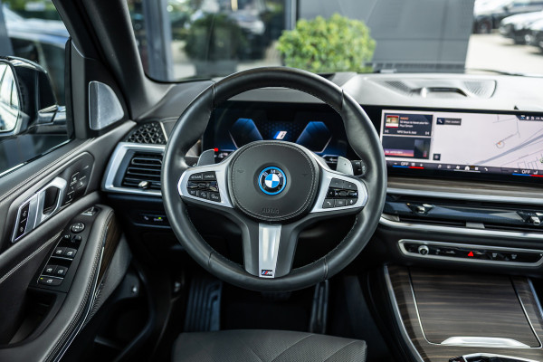 BMW X5 xDrive50e - M Sport Pro | Skylounge | B&W | Kuipstoelen | Luchtvering