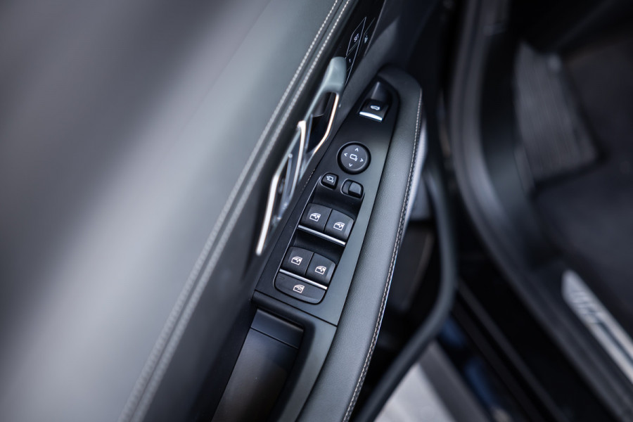 BMW X5 xDrive50e - M Sport Pro | Skylounge | B&W | Kuipstoelen | Luchtvering