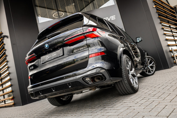 BMW X5 xDrive50e - M Sport Pro | Skylounge | B&W | Kuipstoelen | Luchtvering