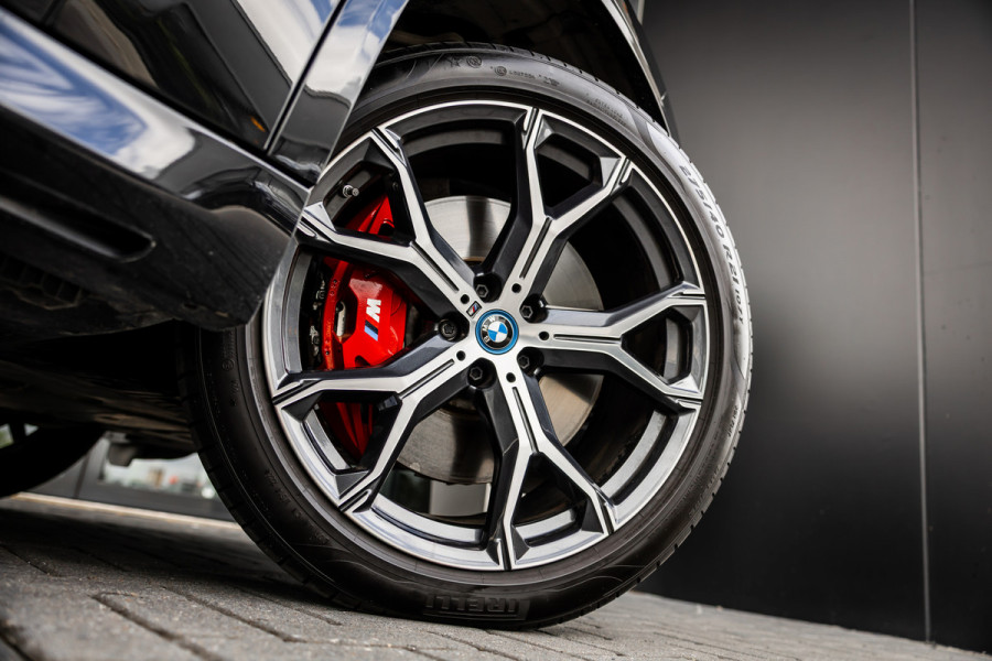 BMW X5 xDrive50e - M Sport Pro | Skylounge | B&W | Kuipstoelen | Luchtvering