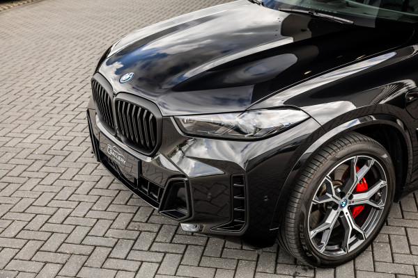 BMW X5 xDrive50e - M Sport Pro | Skylounge | B&W | Kuipstoelen | Luchtvering