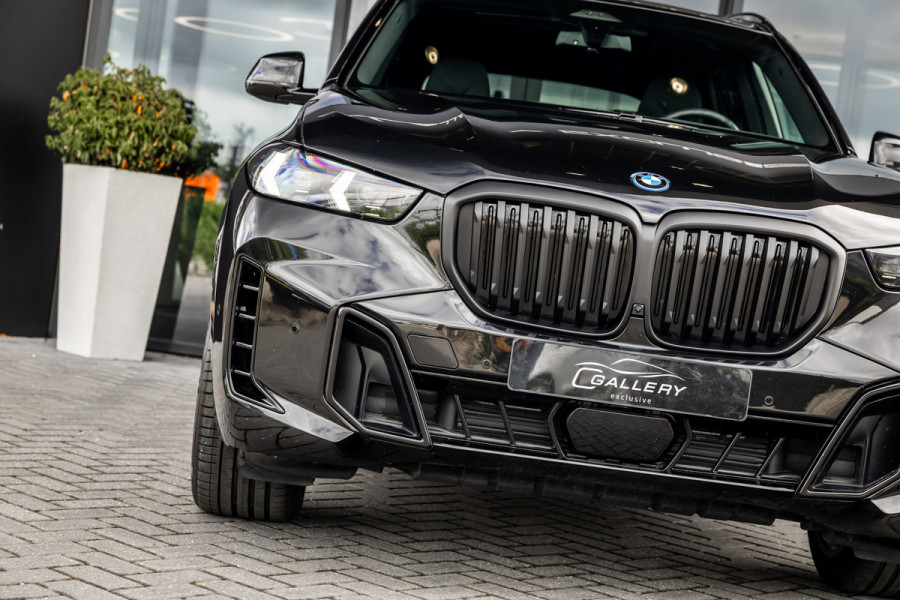 BMW X5 xDrive50e - M Sport Pro | Skylounge | B&W | Kuipstoelen | Luchtvering
